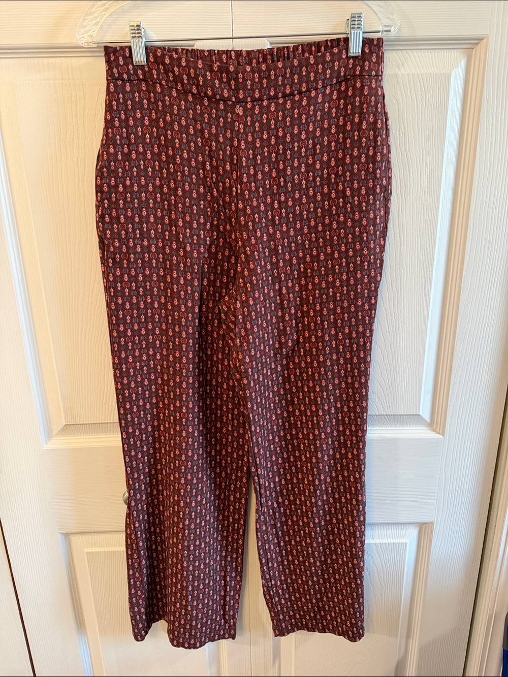High-Waist Wide-Leg Playa Pants in Burgundy Microprint
